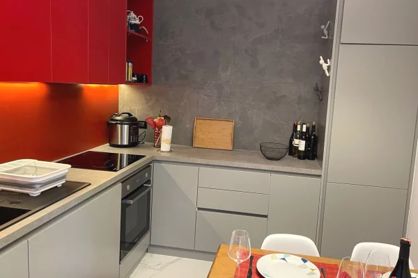 Shtepi ne shitje Apartament ne Tirane, 2+1, Mobilimi Bosh, pa mobiluar, Pagesa 105,000  Euro.