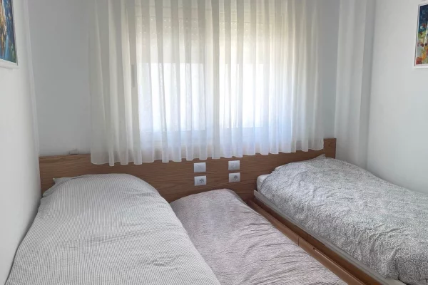 Shtepi ne shitje Apartament ne Tirane, 2+1, Mobilimi Bosh, pa mobiluar, Pagesa 105,000  Euro.