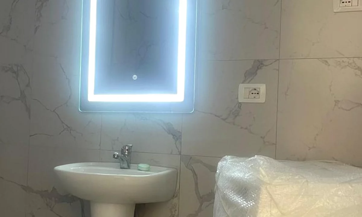 Shtepi ne shitje Apartament ne Durres, Garsoniere, Mobilimi E mobiluar, Pagesa 40,000  Euro.