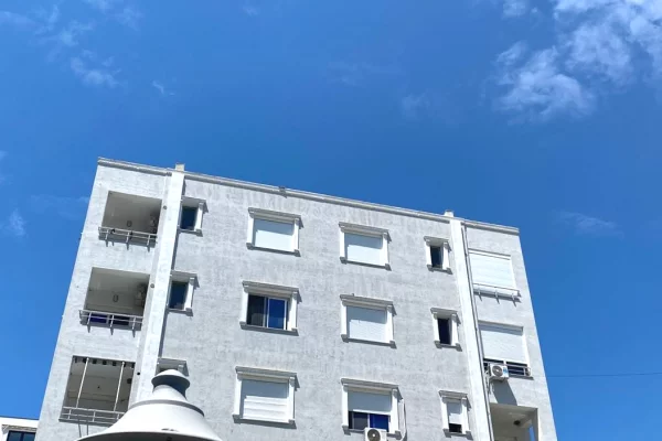 🏡 Shitet Apartament 1+1  📍 Rruga Skënderbeu, Golem 85