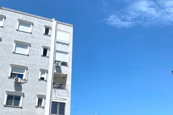 Shtepi ne shitje Apartament ne Durres, 1+1, Mobilimi Pjeserisht e mobiluar, Pagesa 150,000  Euro.