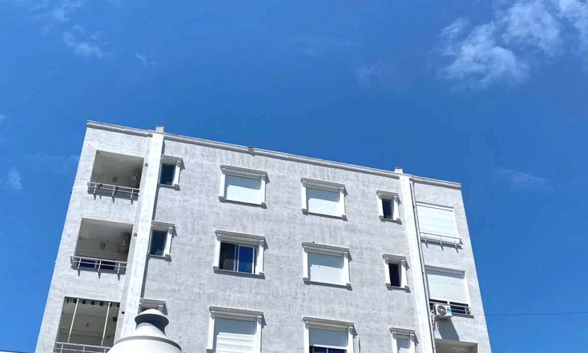 Shtepi ne shitje Apartament ne Durres, 1+1, Mobilimi Pjeserisht e mobiluar, Pagesa 150,000  Euro.