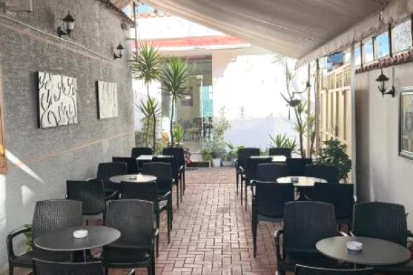 Ambient biznesi me qera 2+1 ne Tirane - 120,000 Leke