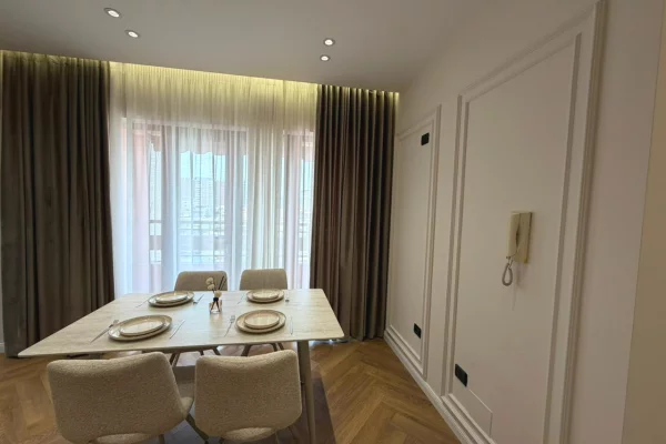 Shtepi ne shitje Apartament ne Tirane, 2+1, Mobilimi E mobiluar, Pagesa 240,000,000  Leke.