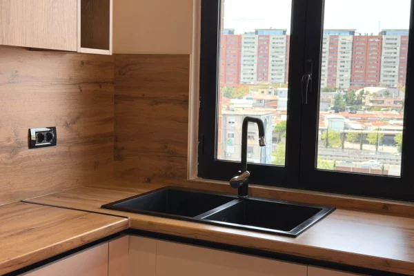 Shtepi ne shitje Apartament ne Tirane, 2+1, Mobilimi E mobiluar, Pagesa 240,000,000  Leke.