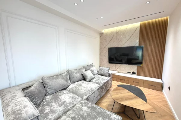 Shtepi ne shitje Apartament ne Tirane, 2+1, Mobilimi E mobiluar, Pagesa 240,000,000  Leke.