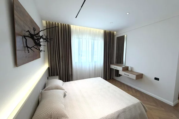 Shtepi ne shitje Apartament ne Tirane, 2+1, Mobilimi E mobiluar, Pagesa 240,000,000  Leke.