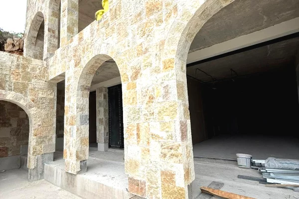 Casa in vendita Appartamento a Valona, 1+1, Ambiente Vuoto, Pagamento 100,000  Euro.