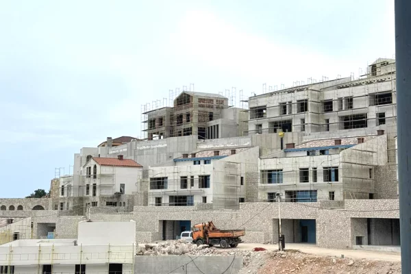Casa in vendita Appartamento a Valona, 1+1, Ambiente Vuoto, Pagamento 100,000  Euro.