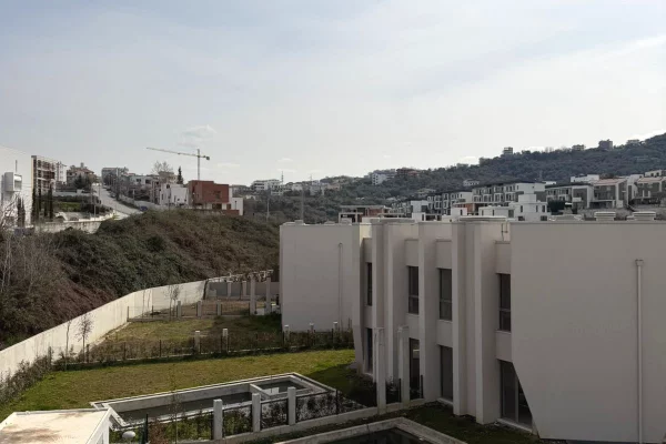 Shtepi ne shitje Apartament ne Tirane, 2+1, Mobilimi Bosh, pa mobiluar, Pagesa 380,000,000  Leke.