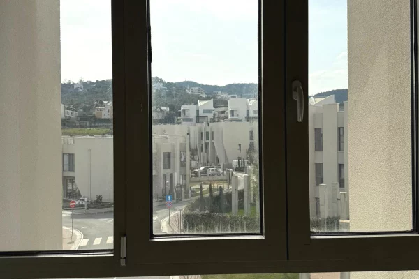 Shtepi ne shitje Apartament ne Tirane, 2+1, Mobilimi Bosh, pa mobiluar, Pagesa 380,000,000  Leke.