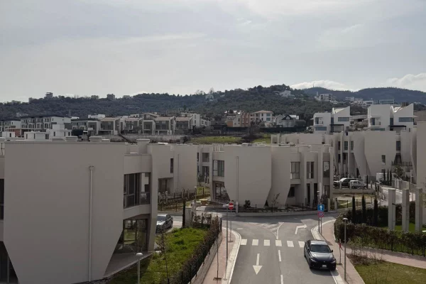 🏡 **Shitet Apartament 2+1 – Green Valley Residence**
