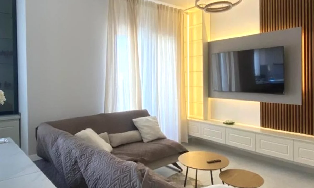 Shtepi me qera Apartament ne Tirane, 2+1, Mobilimi E mobiluar, Pagesa 1,000  Euro.