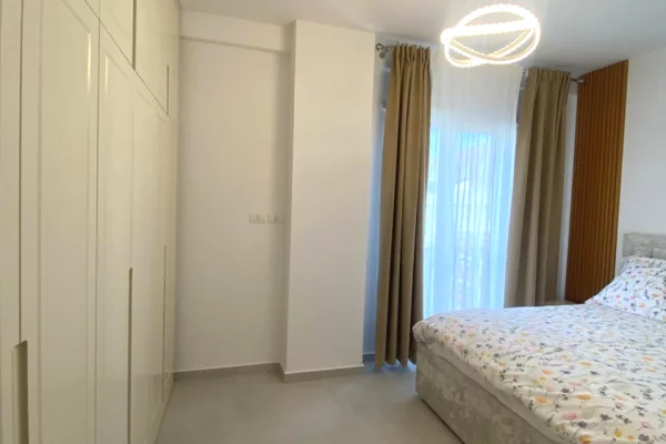 Shtepi me qera Apartament ne Tirane, 2+1, Mobilimi E mobiluar, Pagesa 1,000  Euro.