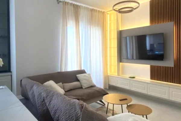 Shtepi me qera 2+1 ne Tirane - 1,000 Euro