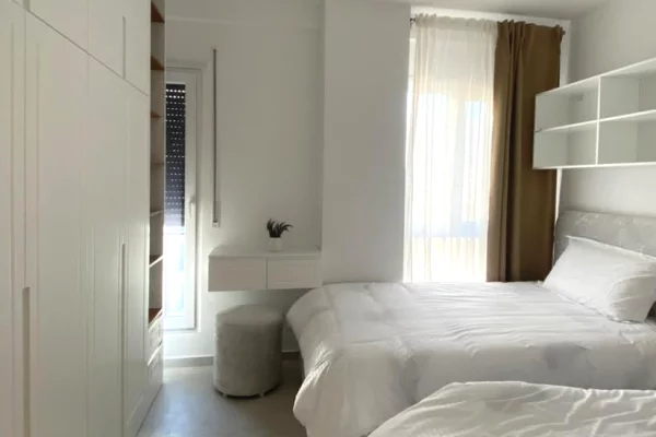 Shtepi me qera Apartament ne Tirane, 2+1, Mobilimi E mobiluar, Pagesa 1,000  Euro.