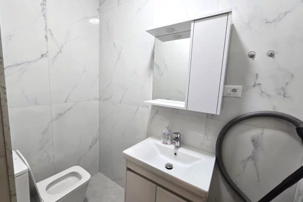 Shtepi me qera Apartament ne Tirane, 2+1, Mobilimi E mobiluar, Pagesa 75,000  Leke.