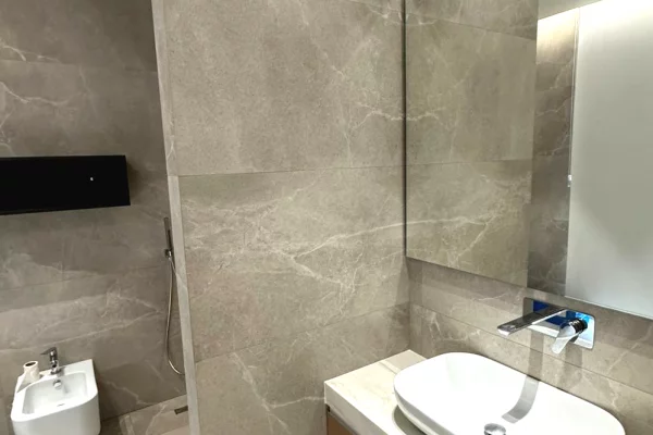 Shtepi me qera Vila Luksoze ne Tirane, 4+1, Mobilimi E mobiluar, Pagesa 2,800  Euro.