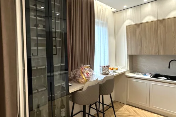 Shtepi me qera Vila Luksoze ne Tirane, 4+1, Mobilimi E mobiluar, Pagesa 2,800  Euro.