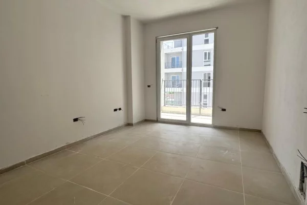 Shtepi ne shitje Apartament ne Tirane, 1+1, Mobilimi Pjeserisht e mobiluar, Pagesa 65,750  Euro.