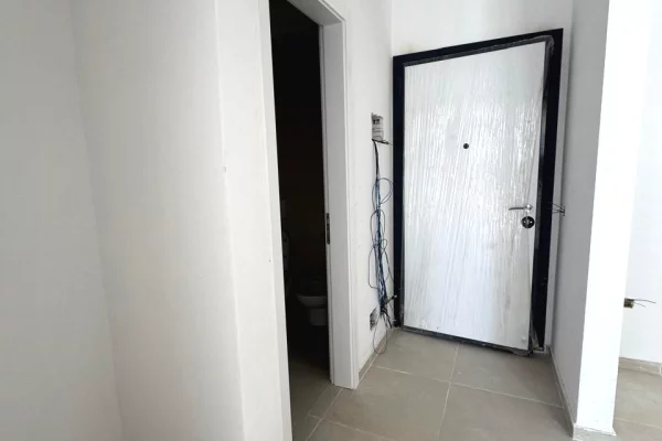 Shtepi ne shitje Apartament ne Tirane, 1+1, Mobilimi Pjeserisht e mobiluar, Pagesa 65,750  Euro.