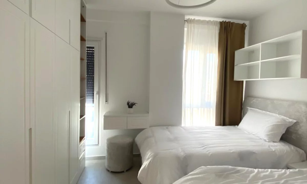 Shtepi ne shitje Apartament ne Tirane, 2+1, Mobilimi E mobiluar, Pagesa 1,000  Euro.