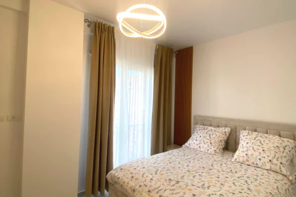 Shtepi ne shitje Apartament ne Tirane, 2+1, Mobilimi E mobiluar, Pagesa 1,000  Euro.