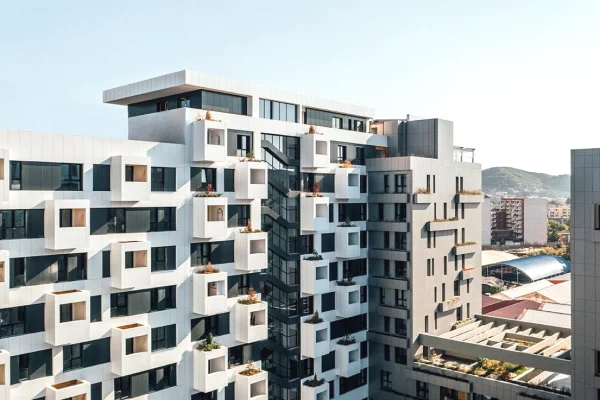 Shtepi ne shitje Apartament ne Tirane, 2+1, Mobilimi Bosh, pa mobiluar, Pagesa 39,500,000  Leke.