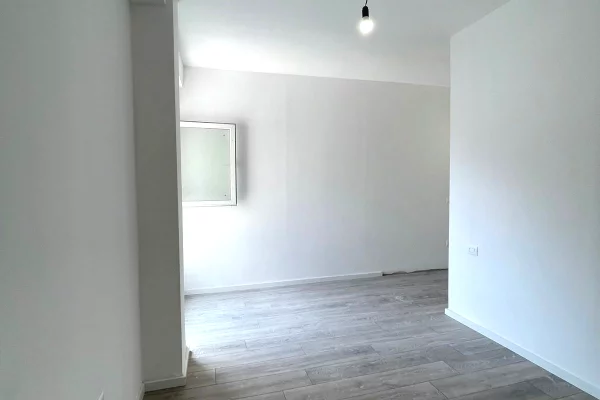 Shtepi ne shitje Apartament ne Tirane, 2+1, Mobilimi Bosh, pa mobiluar, Pagesa 178,000  Euro.