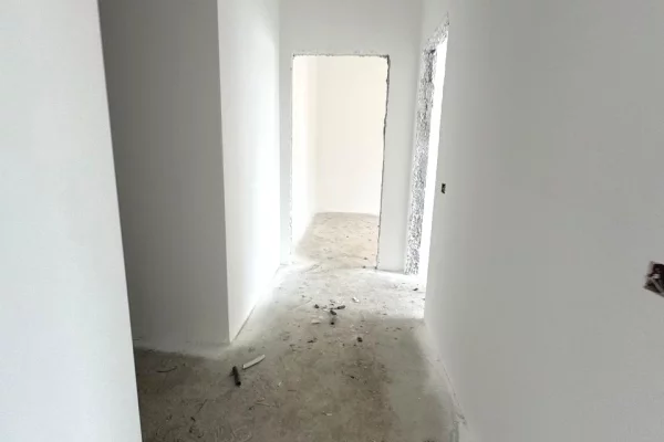 Shtepi ne shitje Apartament ne Tirane, 1+1, Mobilimi Bosh, pa mobiluar, Pagesa 92,500  Euro.