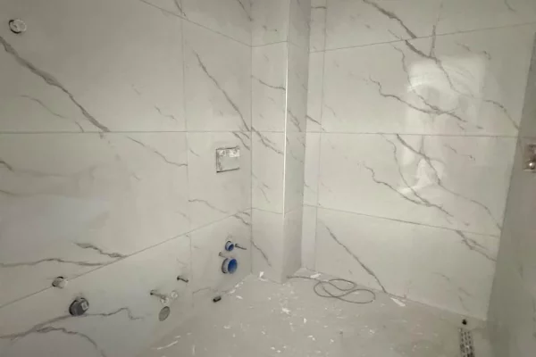 Shtepi ne shitje Apartament ne Tirane, 1+1, Mobilimi Bosh, pa mobiluar, Pagesa 92,500  Euro.