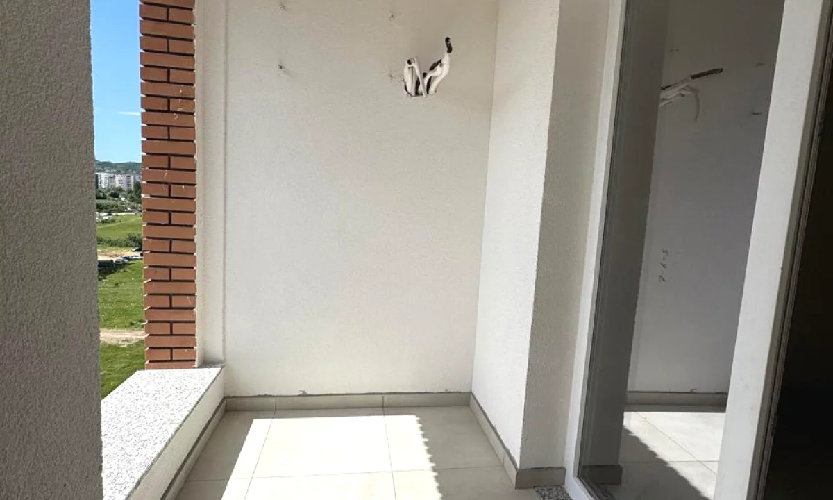 Shtepi ne shitje Apartament ne Tirane, 2+1, Mobilimi Bosh, pa mobiluar, Pagesa 126,000  Euro.