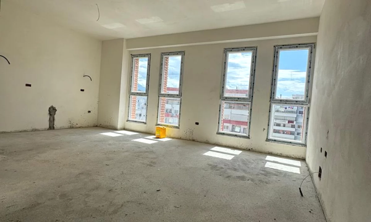 Shtepi ne shitje Apartament ne Tirane, 1+1, Mobilimi Bosh, pa mobiluar, Pagesa 100,500  Euro.