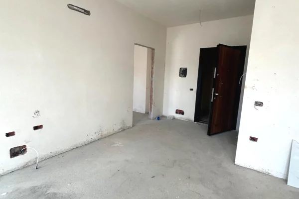 Shtepi ne shitje Apartament ne Tirane, 1+1, Mobilimi Bosh, pa mobiluar, Pagesa 100,500  Euro.