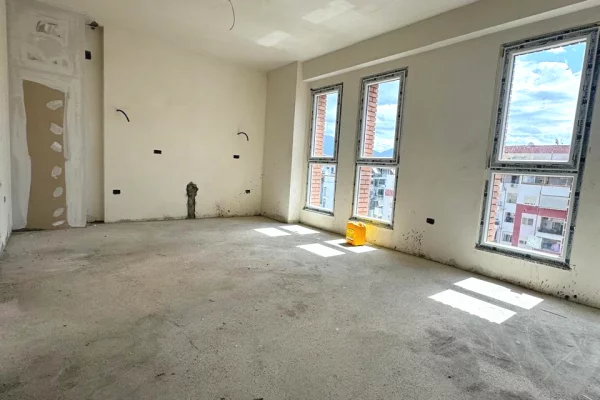 Shtepi ne shitje Apartament ne Tirane, 1+1, Mobilimi Bosh, pa mobiluar, Pagesa 100,500  Euro.