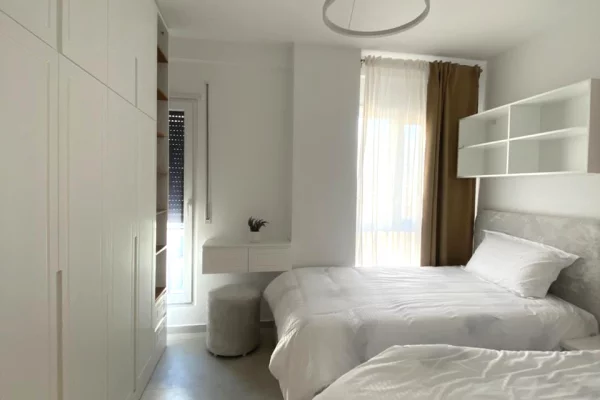 Shtepi me qera Apartament ne Tirane, 2+1, Mobilimi E mobiluar, Pagesa 900  Euro.