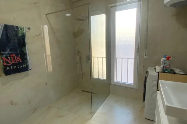 Shtepi me qera Apartament ne Tirane, 2+1, Mobilimi E mobiluar, Pagesa 900  Euro.