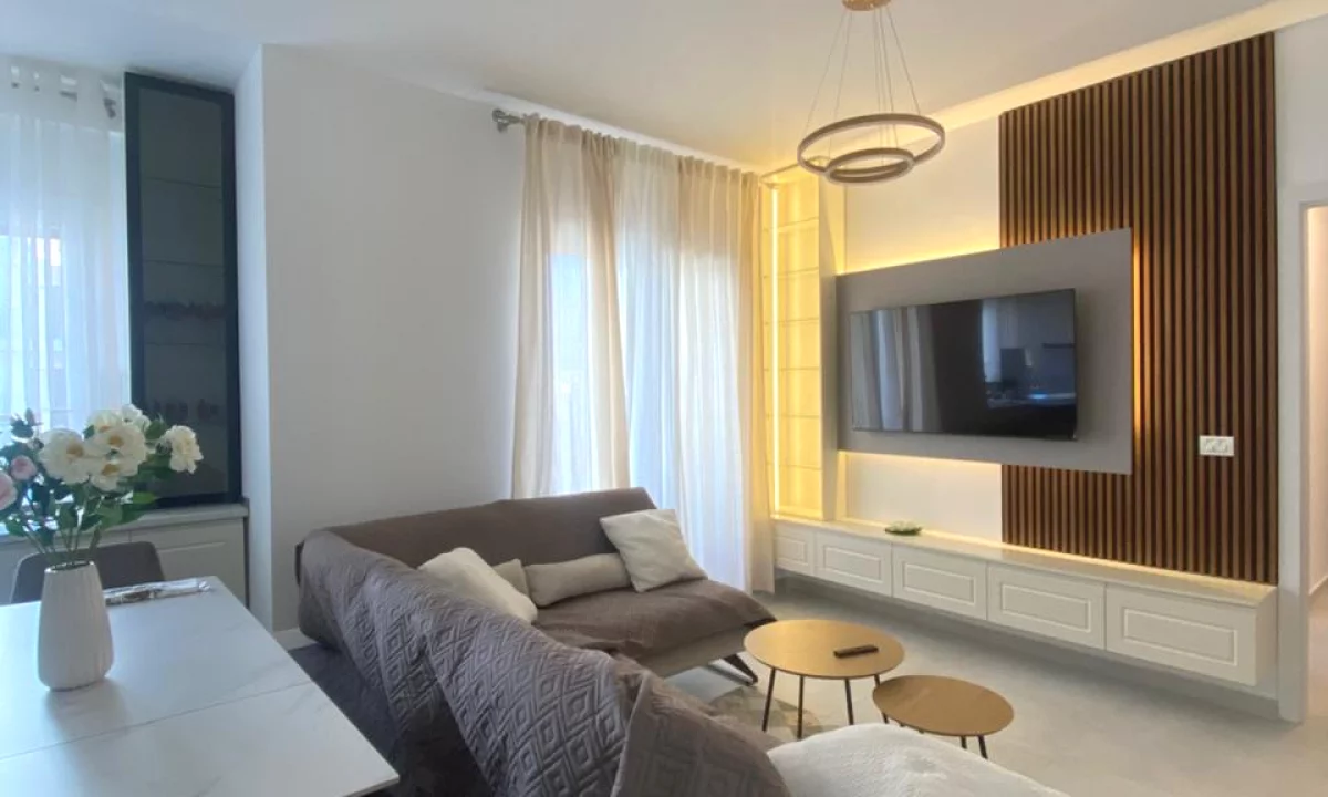 Shtepi me qera Apartament ne Tirane, 2+1, Mobilimi E mobiluar, Pagesa 900  Euro.