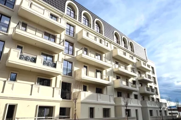 Shtepi ne shitje Apartament ne Tirane, 1+1, Mobilimi Bosh, pa mobiluar, Pagesa 111,380  Euro.