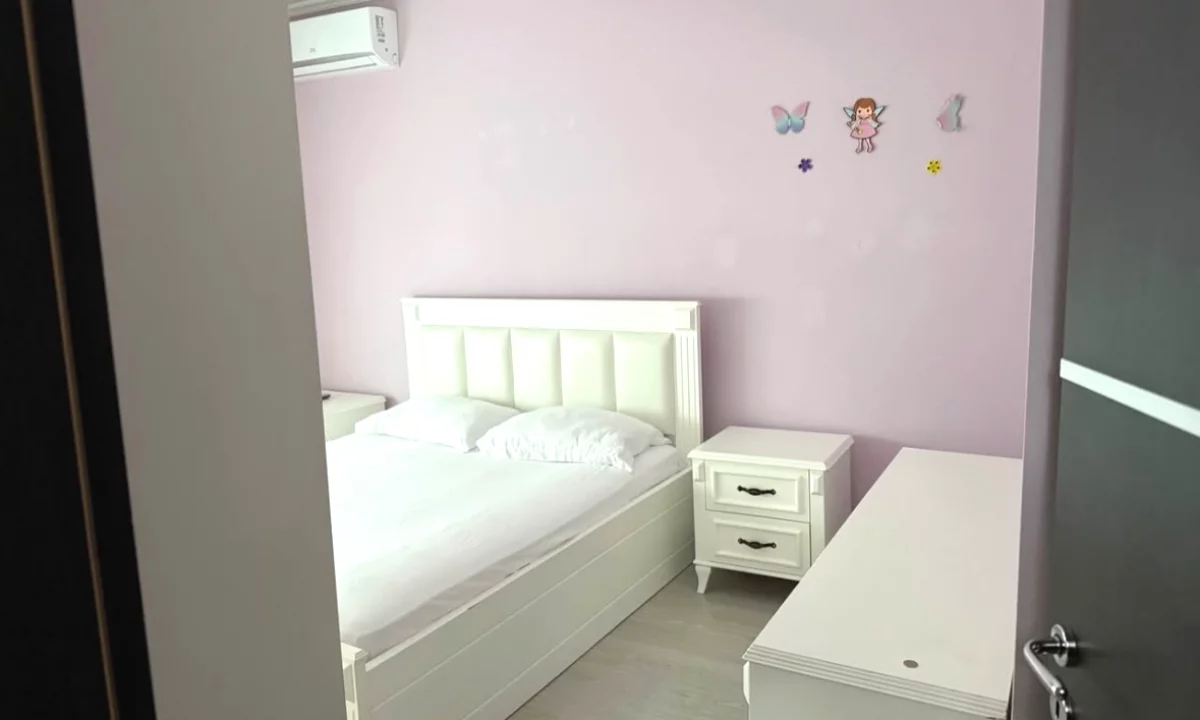 Shtepi me qera Apartament ne Tirane, 2+1, Mobilimi Pjeserisht e mobiluar, Pagesa 75,000  Leke.