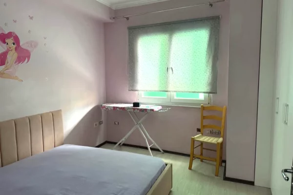 Shtepi me qera Apartament ne Tirane, 2+1, Mobilimi Pjeserisht e mobiluar, Pagesa 75,000  Leke.