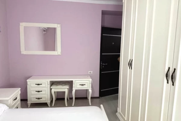 Shtepi me qera Apartament ne Tirane, 2+1, Mobilimi Pjeserisht e mobiluar, Pagesa 75,000  Leke.