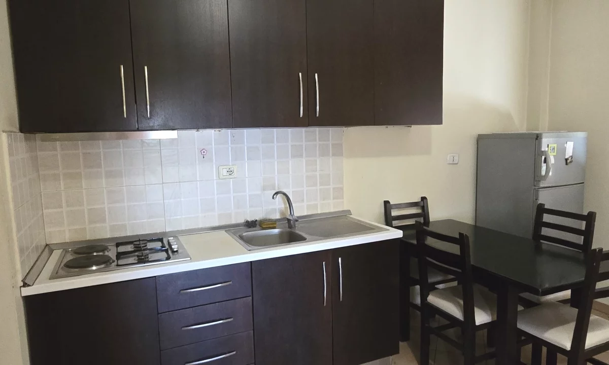 Shtepi ne shitje Apartament ne Tirane, 2+1, Mobilimi Bosh, pa mobiluar, Pagesa 160,000  Euro.