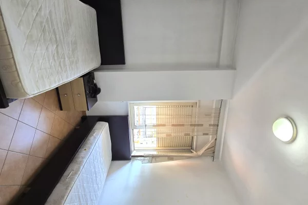 Shtepi ne shitje Apartament ne Tirane, 2+1, Mobilimi Bosh, pa mobiluar, Pagesa 160,000  Euro.