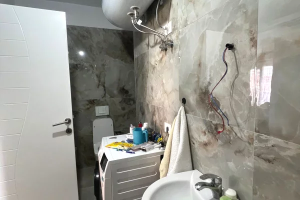 Shtepi ne shitje Apartament ne Tirane, 2+1, Mobilimi Bosh, pa mobiluar, Pagesa 161,000  Euro.