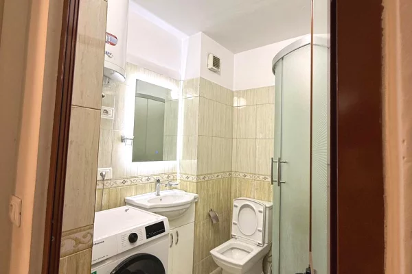 Shtepi ne shitje Apartament ne Tirane, 1+1, Mobilimi Pjeserisht e mobiluar, Pagesa 135,000  Euro.