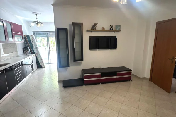 Shtepi ne shitje Apartament ne Tirane, 2+1, Mobilimi Bosh, pa mobiluar, Pagesa 145,000  Euro.