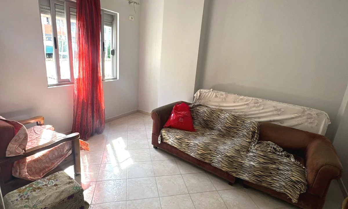 Shtepi ne shitje Apartament ne Tirane, 2+1, Mobilimi Bosh, pa mobiluar, Pagesa 145,000  Euro.