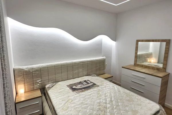 Shtepi ne shitje Apartament ne Tirane, 2+1, Mobilimi Pjeserisht e mobiluar, Pagesa 158,000  Euro.
