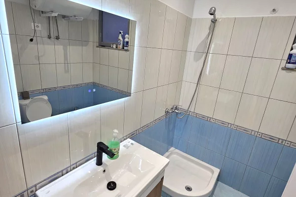 Shtepi ne shitje Apartament ne Tirane, 2+1, Mobilimi Pjeserisht e mobiluar, Pagesa 158,000  Euro.